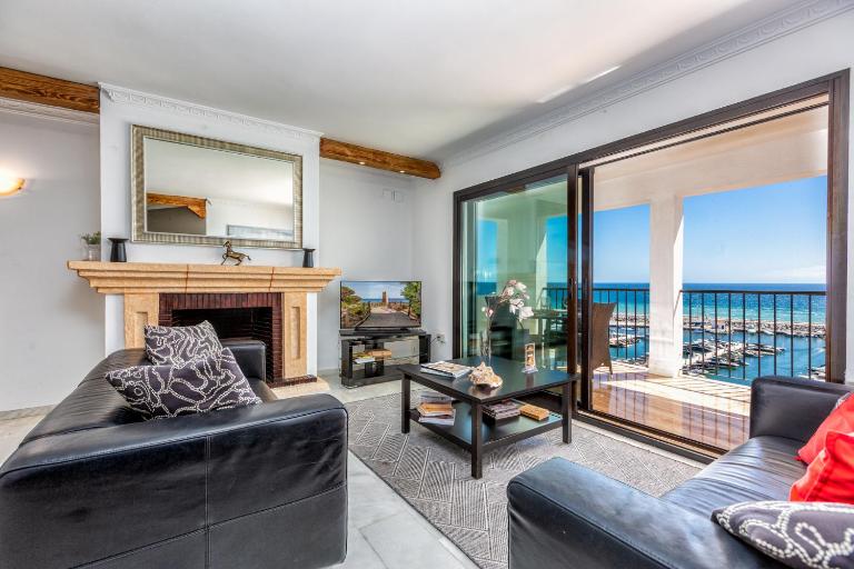 Puerto Banus Penthouse With Panoramic Sea Views - B&B Marbella