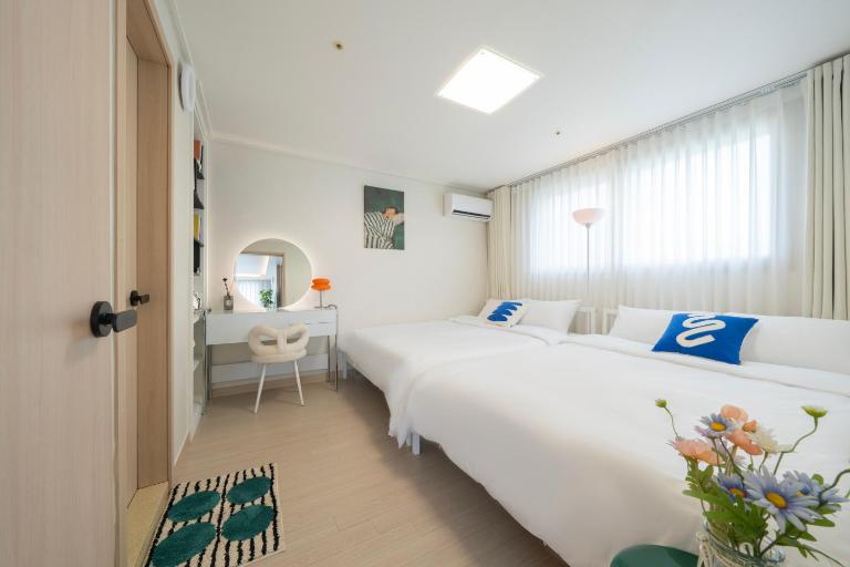 Seoul 3BR Family Home l 2Bath l Sleeps 8 l Gyeongbokgung 9min - B&B Seoul