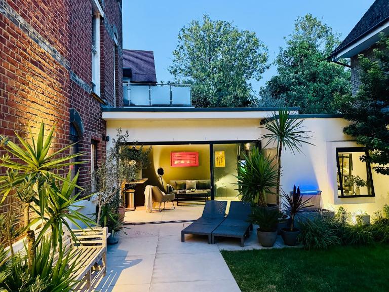 Architecturally designed Garden flat with free Parking - Ferienwohnung London