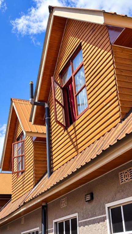 Chalet style accommodation - Bed and Breakfast Kiratu