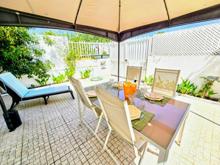 Beach and Surf House - B&B Costa de Caparica