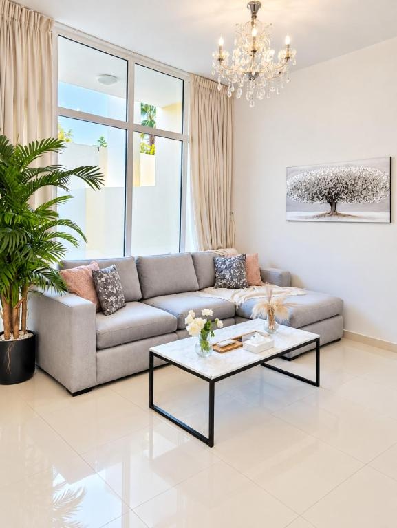 Damac Hills 2 Villa Pool Front + Waterpark Access - B&B ‘Ūd al Bayḑā’