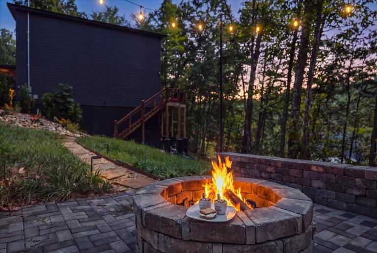 Green & Black Bear Cabins By Beyond Expectations - B&B Sevierville
