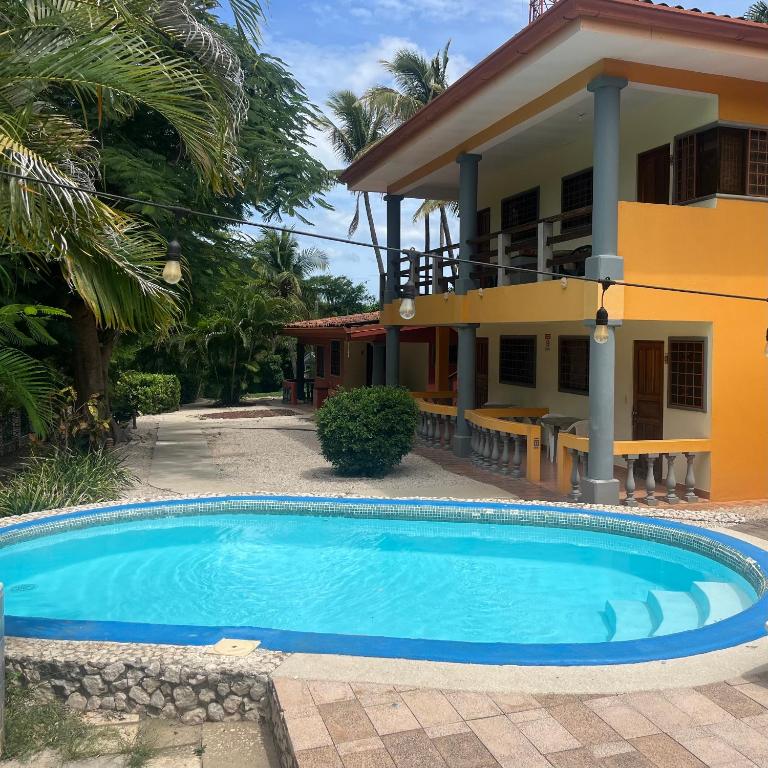 Villa del Sol Studios - Steps to Tamarindo Beach - B&B Tamarindo