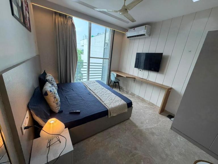 Luxury Studio by MyStayCompany, Self Check in, Near Medanta - B&B Gurugram