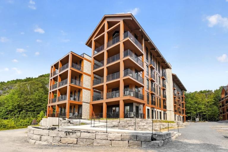 Modern Mont-Tremblant Getaway -Ostrya - B&B Mont-Tremblant
