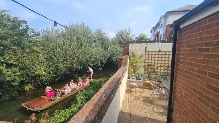 City Centre, River views, Sleeps 5, Free Parking - Chambres d'hôtes Canterbury