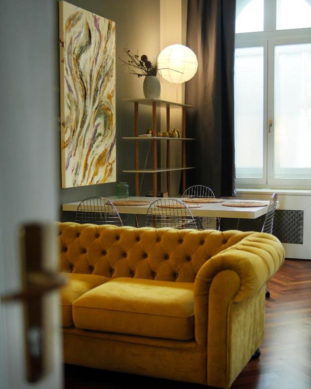 Central Historic Apartment in Old Town Swetlikov Dom - B&B Bratislava