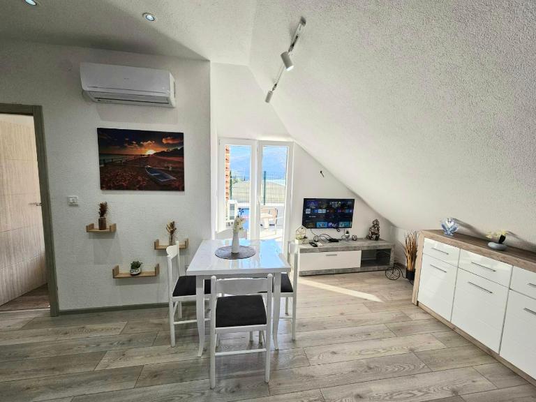 Taksim Apartman 1 - B&B Igalo