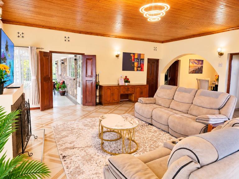 4 bedroom Boma Naivasha - Bed and Breakfast Naivasha