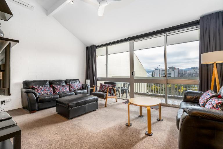 3BR Loft Apt 1min to Kingston Foreshore - Chambres d'hôtes Kingston
