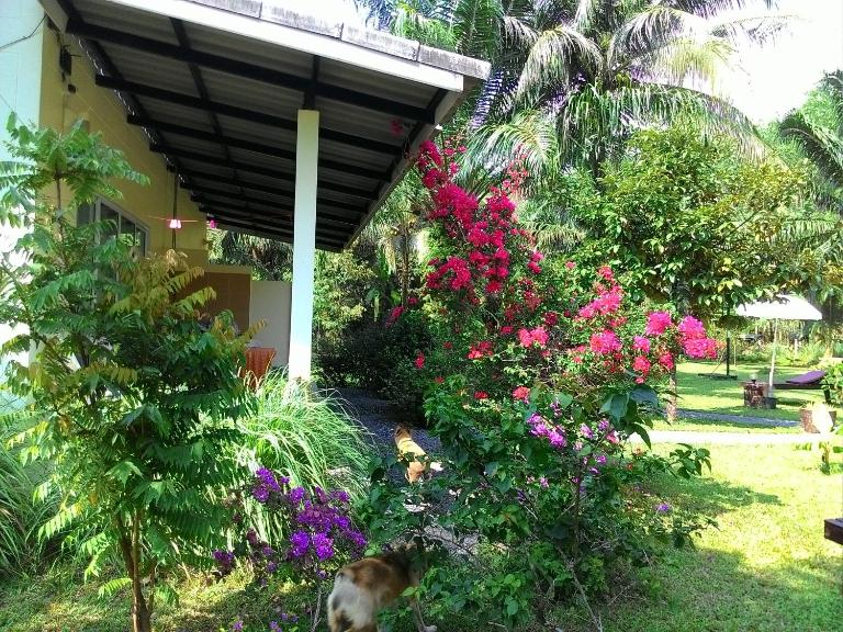Aathid Garden Khao Lak - B&B Khao Lak
