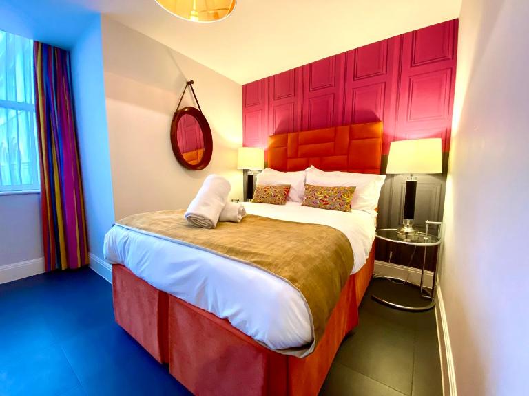 Incredible Apartment - Amazing Location - Free Parking & WiFi! - Bed and Breakfast Poole