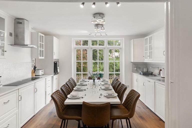 Fabulous House - Sleeps 14 - Ferienwohnung London
