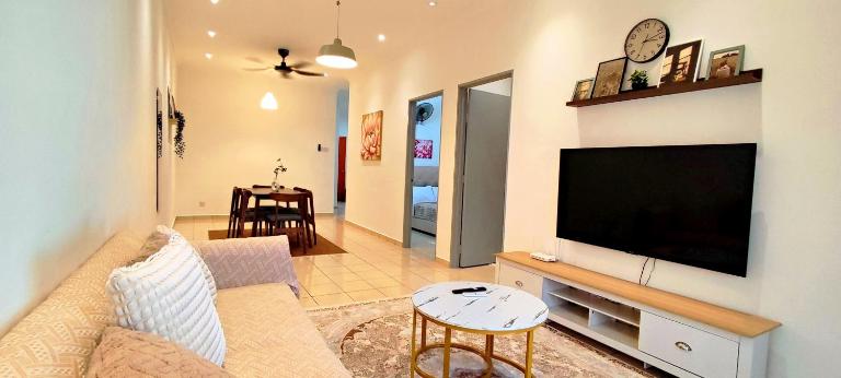 Rose Homestay Near UniMap Ulu Pauh, Politeknik Arau, Mrsm Arau - Bed and Breakfast Bukit Kayu Hitam