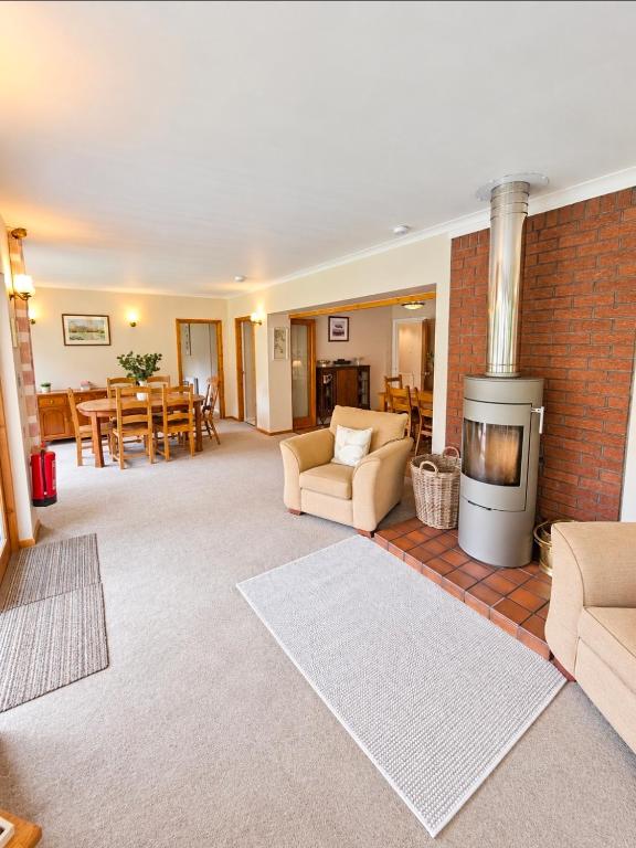 Home Comforts in Peaceful 2 Acres - B&B Inverness