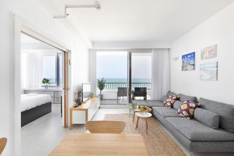 Panoramic Seaview Balcony Escape - Ferienwohnung Tel Aviv