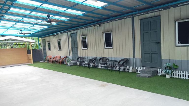 Haimara staycation, 1 house & 3 cabin with pool hulu langat, for small event - B&B Hulu Langat