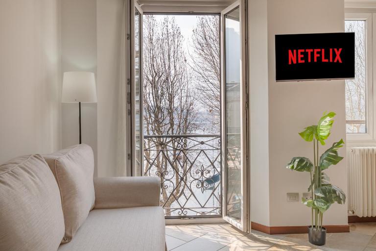Lake Como View - Suite Lakefront - Station 5', Wifi - B&B Lecco