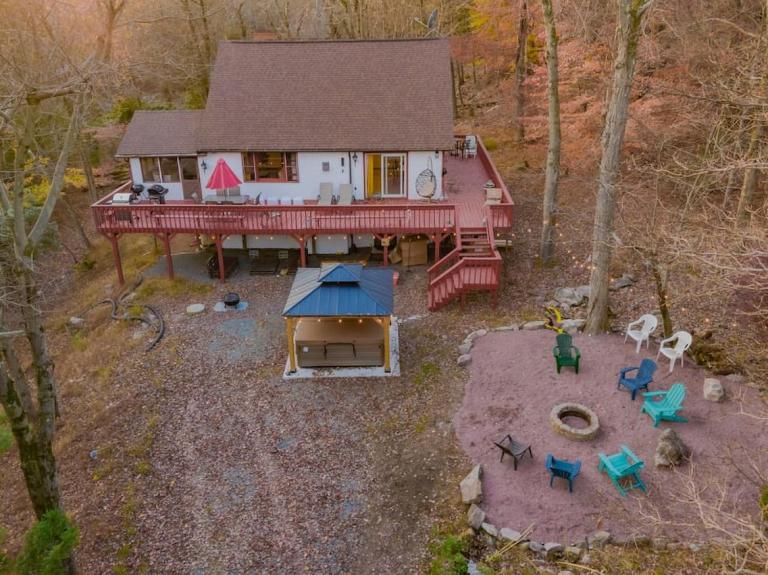 Luxurious house with largest hot tub & perfect retreat! - Ferienwohnung Lake Harmony
