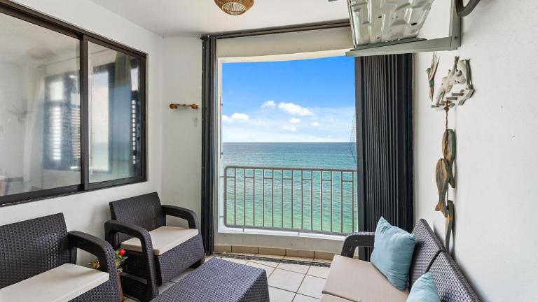 Beachfront Serene Apt at Victoria del Mar 3F - B&B Stella
