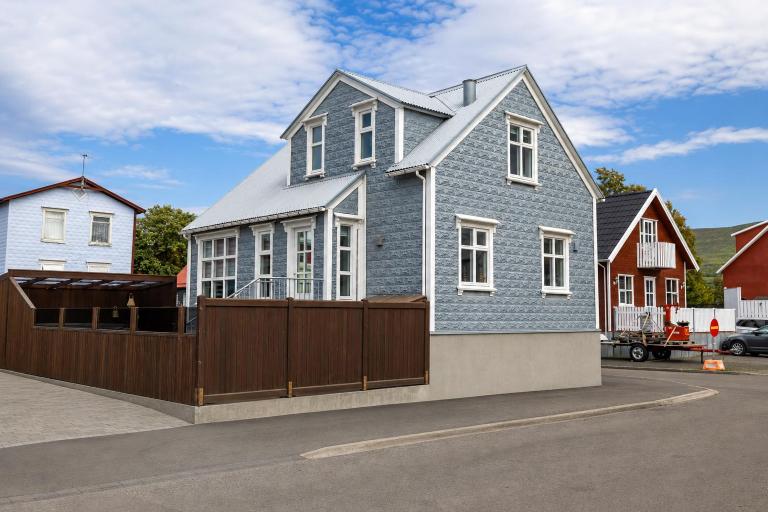 AK Center - Hot Tub Villa - B&B Akureyri