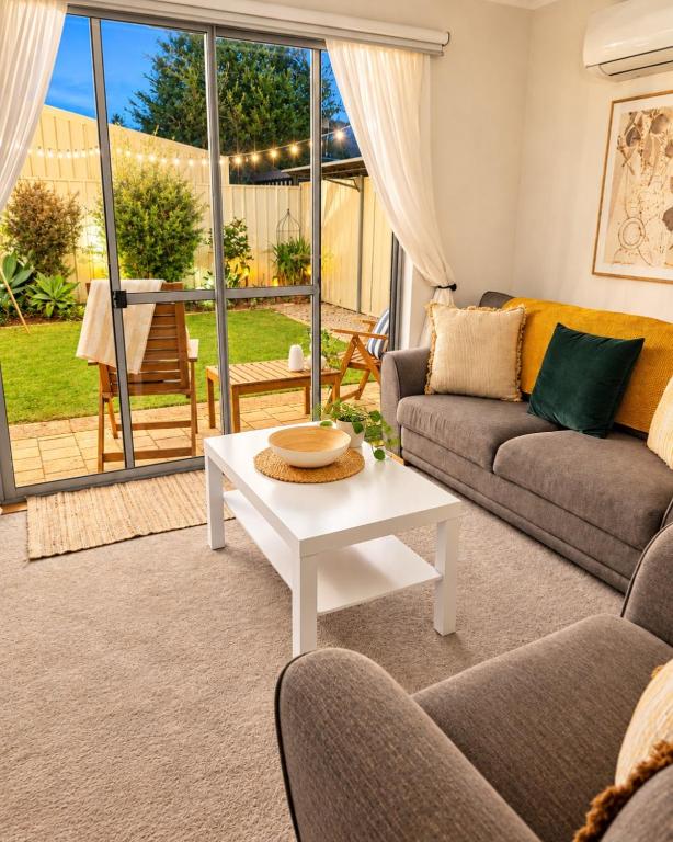 Private Coastal Apartment & Garden Perfect for Two - B&B Quinns Rocks