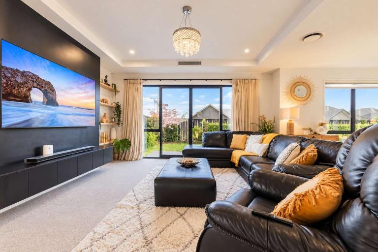 Sunlit Sanctuary with Private Patio in Wigram - B&B Christchurch
