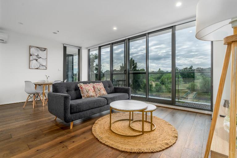 Stylish 2BR Apt 5 mins to Canberra Hospital - B&B Phillip