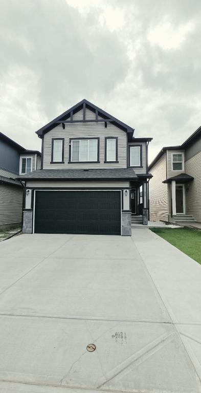 Cozzy Cornerstone & Airport Retreat - B&B Calgary