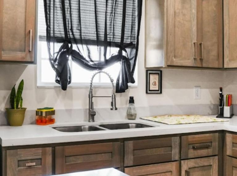 The WorkNest Stylish Stay w Desk & Fast Wi-Fi - B&B Laredo