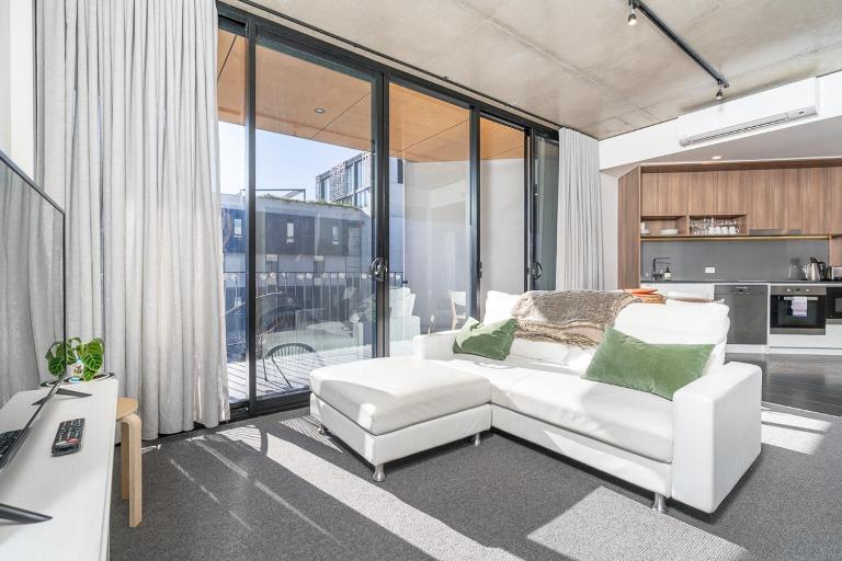 Spacious Kingston Foreshore 1BR Apt - Hosted by Canstay - Bed and Breakfast Kingston