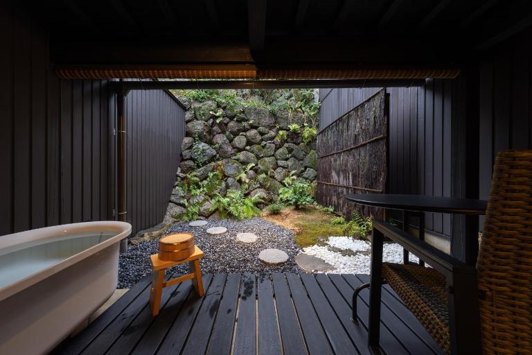 Tsuki-Akari Takayama - Japanese Traditional House with Open-air Bath - B&B Takayama