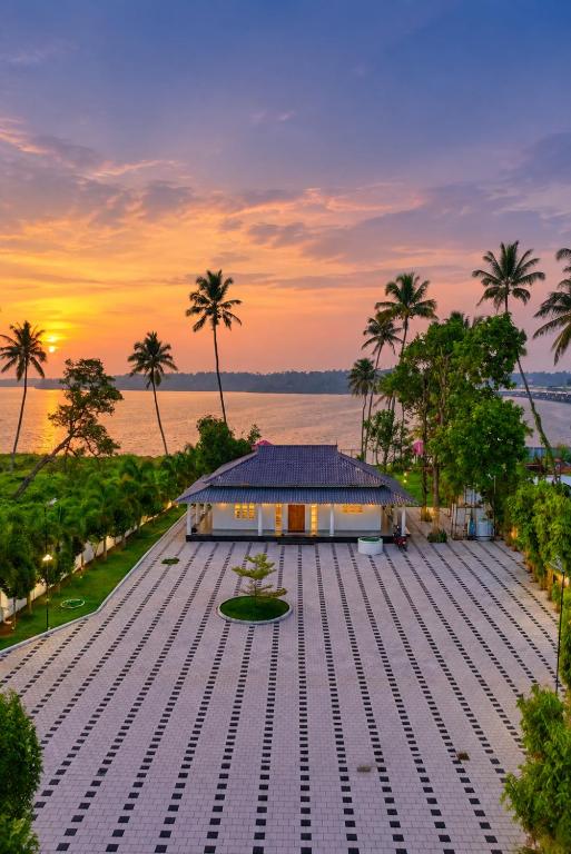 The White Lotus Ashtamudi by VOYE HOMES - Pet Friendly & Events Welcome - Chambres d'hôtes Quilon