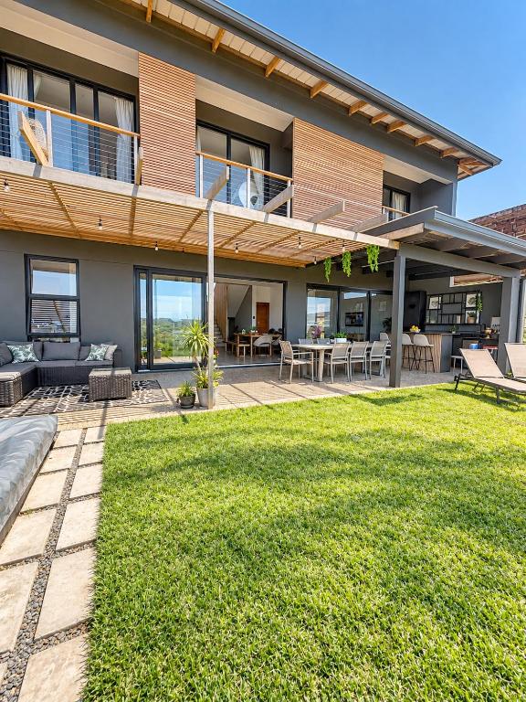 Stylish Modern Home in Salta Sibaya, Umdloti - Bed and Breakfast eMdloti