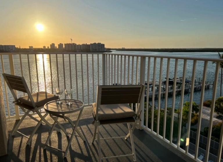 Lover's Key Beach Club by Check-In Vacation Rentals - B&B Fort Myers Beach