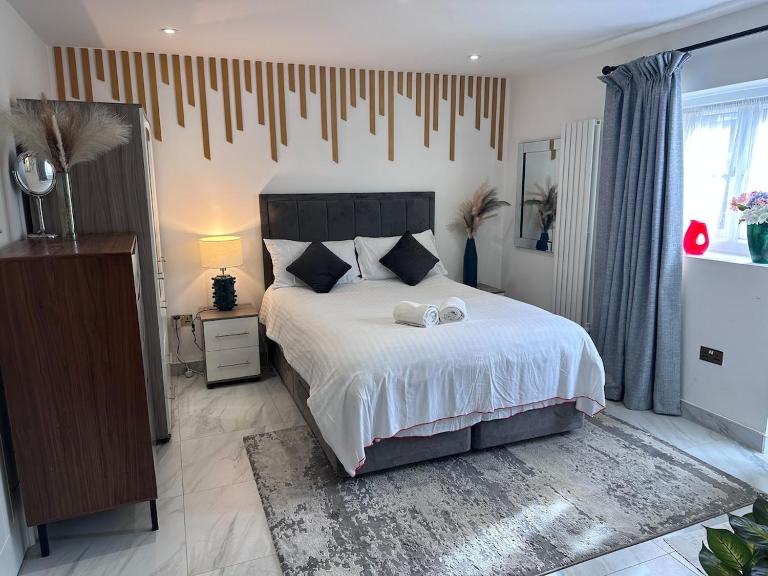 Modern One Bedroom Annexe - Private Entrance - Chambres d'hôtes Milton Keynes