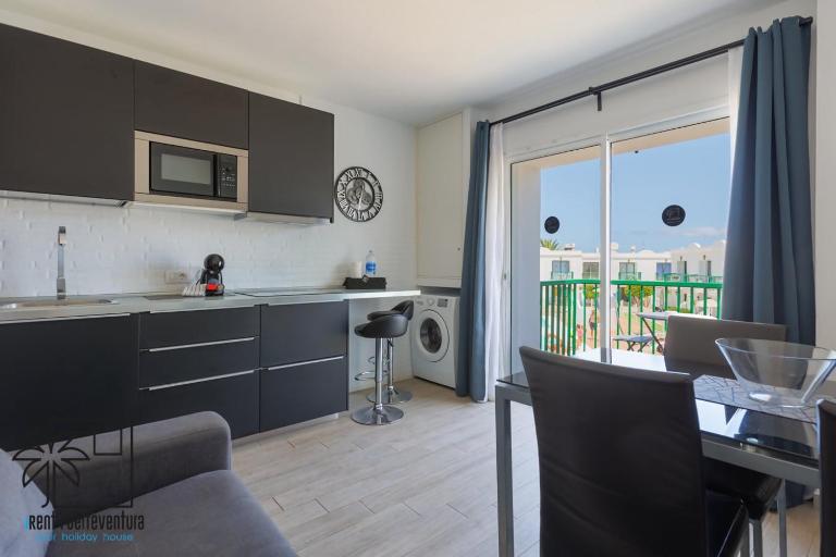 Butterfly Pool View & WiFi by iRent Fuerteventura - Bed and Breakfast Corralejo