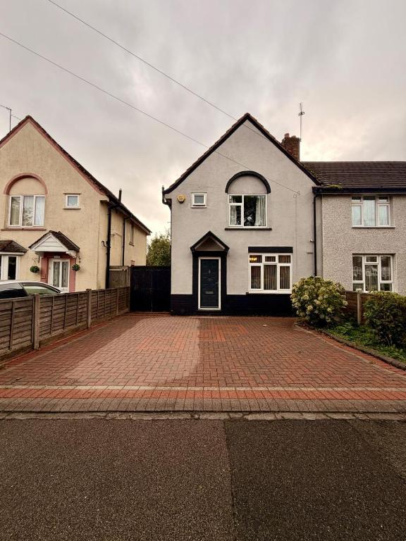 Juniper - A Peaceful Three-Bedroom Retreat - B&B Dudley