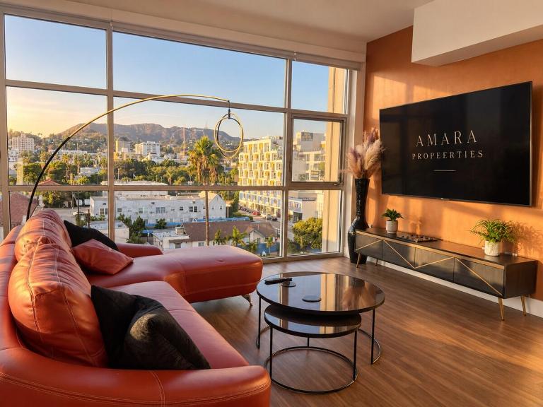 Penthouse 2 Bedroom with Hollywood Sign View! - Chambres d'hôtes Los Angeles