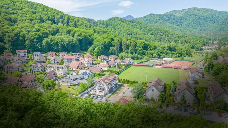 Safari Family Villas near Park Aventura,Lake,Zoo - B&B Brasov