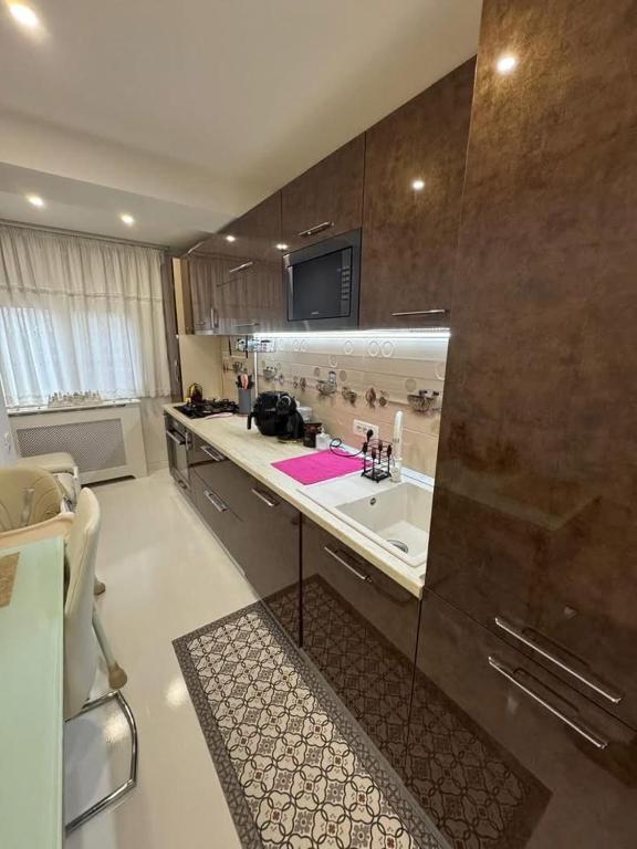 Hypnotic Suite Centru Fortuna - Chambres d'hôtes Piteşti