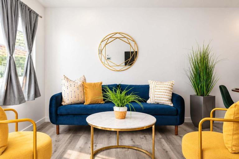 Luxury 2BR Apartment Great Area with Parking - Chambres d'hôtes Glendale