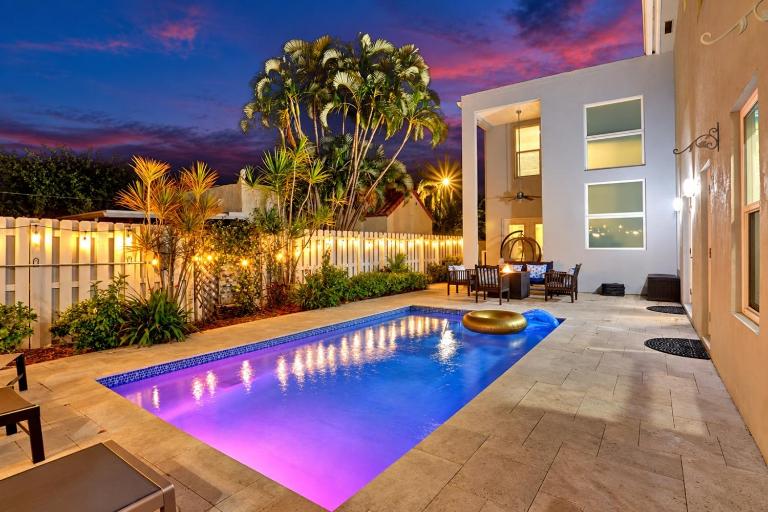 Spacious 5BR Villa with Pool and Fire Pit Retreat - Ferienwohnung Hollywood