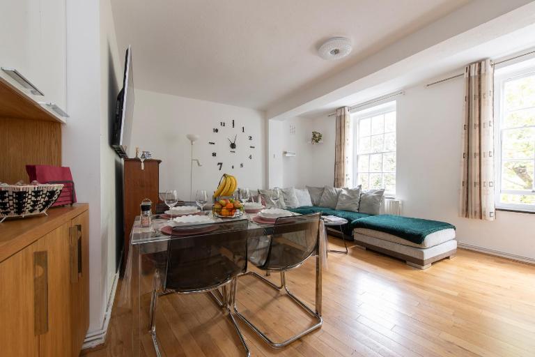 Quiet location in central London, close to Paddington, Regent Park, Lord's Cricket, late check-in - B&B London