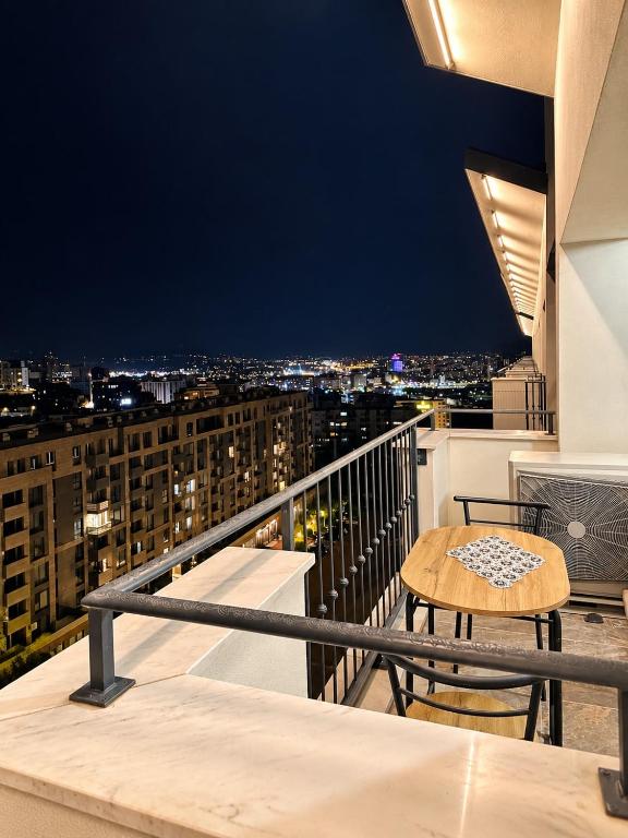 Prishtina Stay Apartment 2 - Modern & Cozy Stay & Self Check-in - B&B Prishtina