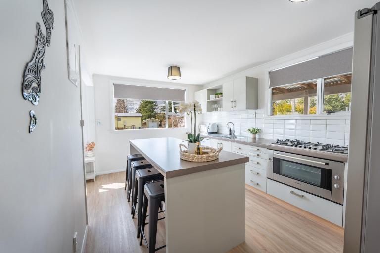 Relax at Jollie-Cozy 3-Bedroom Home, Central Twizel - B&B Twizel