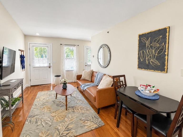 2BR Townhouse Near Harvard & Central Private Ent - Chambres d'hôtes Cambridge