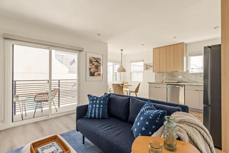 Tide House Hermosa Beach - No 2 - 1bd w Parking - Bed and Breakfast Hermosa Beach