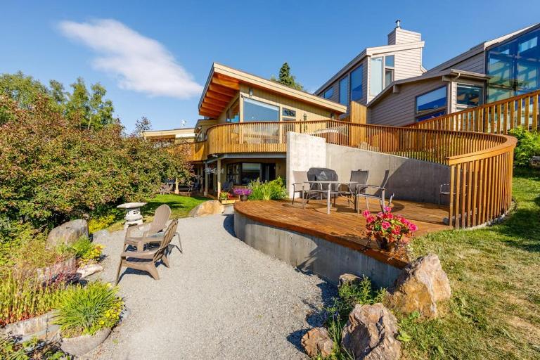 Award-Winning Anchorage Kitchen w Cook Inlet Views - B&B Anchorage